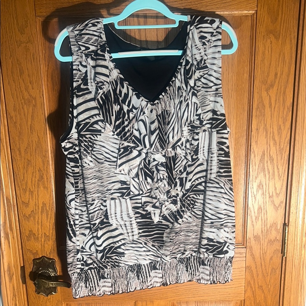 Black and White Patterned Women's Top